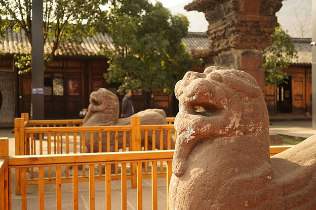 Gaoyi Que Lion Statues