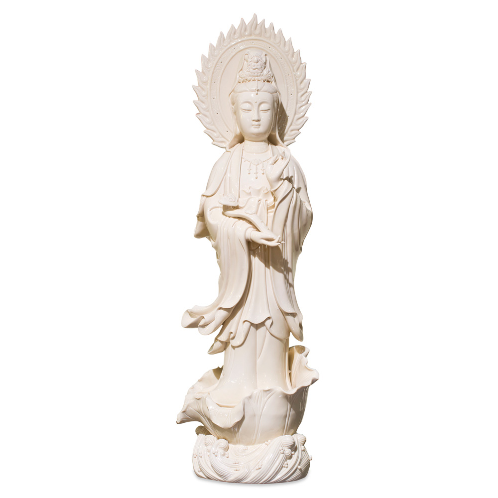 GARNECK Quan Yin Statue in Royal Ease Pose Woodcarving Kwan Yin Mercy Goddess Chinese Feng Shui Sculpture Water and Moon Quan Yin Female Buddha 