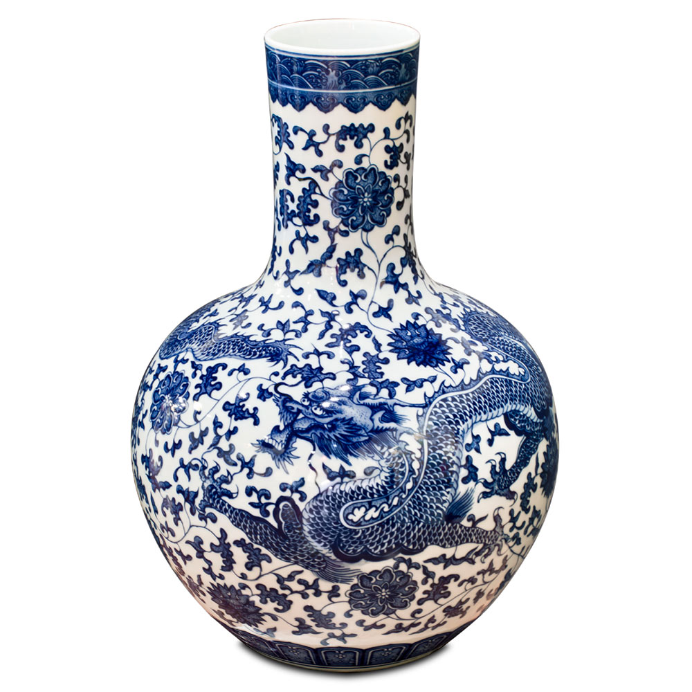 Chinese old porcelain Blue and white dragon three-legged pen holder 